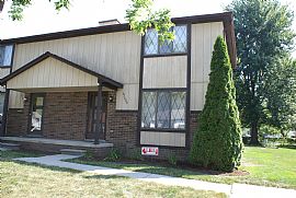 Beautiful 3 Bedroom Townhouse - Must See in Harrison Township, MI