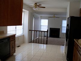 Gorgeous 4 BR, 3.5 BA Home - Minutes to Metro and Shopping in Gaithersburg, MD (Photo 6 of 6)