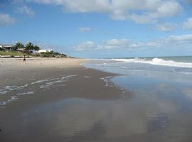 Fully Furnished Condo - Off Season Bargain - Steps From Ocean in Indian River Shores, FL (Photo 9 of 10)