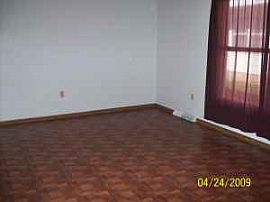 Freshly Painted 3 Bedroom Townhouse - Available Feb. 5th, 2010 in Neenah, WI (Photo 2 of 3)