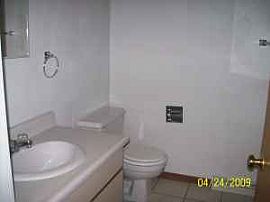 Freshly Painted 3 Bedroom Townhouse - Available Feb. 5th, 2010 in Neenah, WI (Photo 3 of 3)