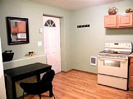 Fully Furnished 1 Bedroom Studio, Water and Mountain Views in Camano Island, WA (Photo 4 of 10)