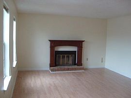 Newly Renovated 2 BR, 2.5 BA Townhouse with Excellent Schools   in Marietta, GA (Photo 2 of 6)