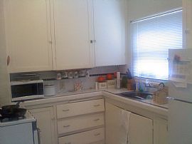 Charming 2 BR, 1 BA Apartment in 1920's Building  in Oakland, CA (Photo 3 of 4)