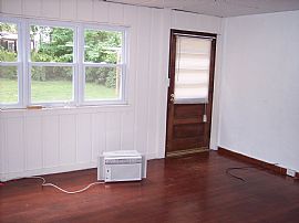 Adorable 2 BR, 1 BA Rancher Home with Hardwood Floors in Middle River, MD (Photo 2 of 3)