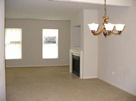 Almost New 3 Bedroom Townhouse with Huge Island Kitchen in Columbus, OH (Photo 2 of 5)