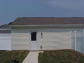 Almost New 3 Bedroom Townhouse with Huge Island Kitchen in Columbus, OH (Photo 5 of 5)