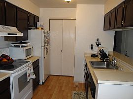 Remodeled 2 Bedroom Townhouse in Great Neighborhood in Arvada, CO (Photo 2 of 4)