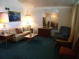 Beautiful 3 Bedroom Brick Ranch Home with Exercise Rooms in University City, MO (Photo 2 of 6)