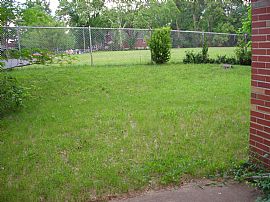 Beautiful 3 Bedroom Brick Ranch Home with Exercise Rooms in University City, MO (Photo 5 of 6)