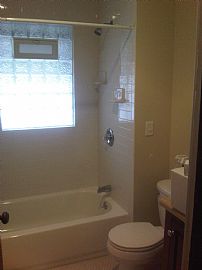 Outstanding 2 Bedroom Home Near Kenwood in Silverton, OH (Photo 3 of 6)