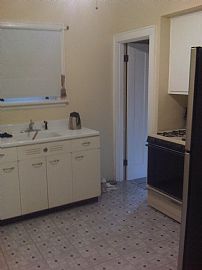 Outstanding 2 Bedroom Home Near Kenwood in Silverton, OH (Photo 4 of 6)