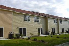 Contemporary 2 Bedroom  Townhouse with Garage in Elizabeth City, NC (Photo 2 of 4)