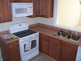 Contemporary 2 Bedroom  Townhouse with Garage in Elizabeth City, NC (Photo 3 of 4)