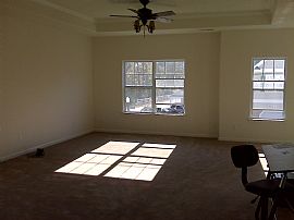 Beautiful 3 Bedroom Townhouse with Garage and Amenities in Elizabeth City, NC (Photo 2 of 3)