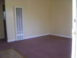 Spacious 2 Bedroom Apartments with Large Swimming Pool in Orangevale, CA (Photo 3 of 8)