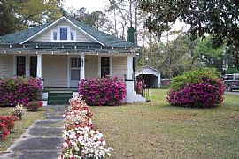 Cute 2 BR, 1 BA Cottage on Main Street Cottageville in Cottageville, SC
