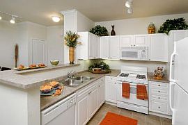 Great Location Next to Vista a and B Lines in Simi Valley, CA (Photo 2 of 5)