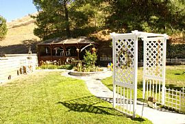 Beautiful 3 Bedroom Single Family Home with Private Backyard in Castaic, CA (Photo 11 of 12)