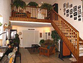 Beautiful 3 Bedroom Single Family Home with Private Backyard in Castaic, CA (Photo 2 of 12)