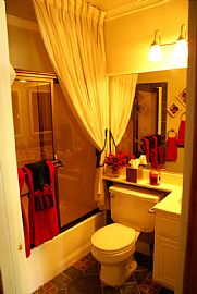 Beautiful 3 Bedroom Single Family Home with Private Backyard in Castaic, CA (Photo 5 of 12)