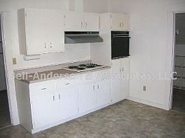 Rent Special: Large Upstairs Apartment in South Bu in Burien, WA (Photo 4 of 5)