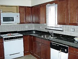 Spectacular 2 Bedroom Apartment with Jacuzzi Tub  in Forest Park, IL (Photo 3 of 4)