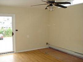 Spectacular 2 Bedroom Apartment with Jacuzzi Tub  in Forest Park, IL (Photo 4 of 4)