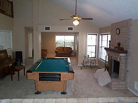 Lovely 4 Bedroom Home with Pool and 2car Garage in Houston, TX (Photo 3 of 5)