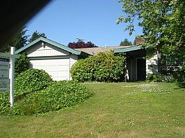 Convenient 3 BR, 1.5  BA Rambler Home at Surrey Downs in Bellevue, WA (Photo 2 of 5)