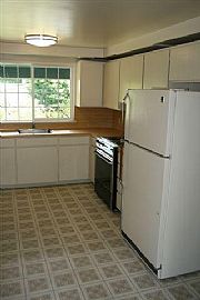 Convenient 3 BR, 1.5  BA Rambler Home at Surrey Downs in Bellevue, WA (Photo 4 of 5)