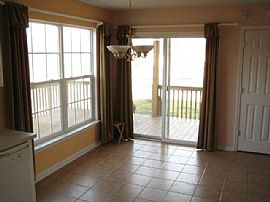 Great 3 Bedroom Tega Cay Home - Near Lake Wylie - $1300 in Tega Cay, SC (Photo 4 of 10)