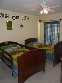 Beautiful 4 Bedroom Pool Home with Spacious Family Room!! in Valrico, FL (Photo 3 of 11)