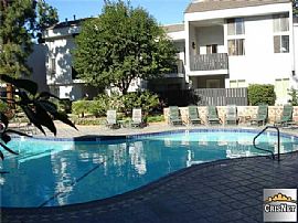 1 Br, 1 Ba Condo in Beautiful, Immaculate Complex in Tarzana, CA
