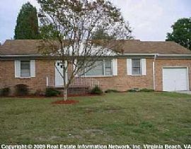 Room For Rent in 3 Bedroom Ranch Style Home with Outside Shed in Chesapeake, VA