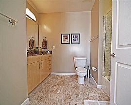 Luxurious 2 Bedroom Condo with Walnut Hardwood Floors in San Francisco, CA (Photo 4 of 12)