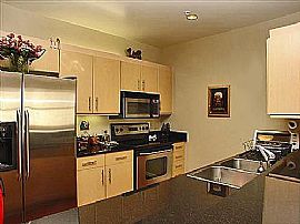 Luxurious 2 Bedroom Condo with Walnut Hardwood Floors in San Francisco, CA (Photo 8 of 12)