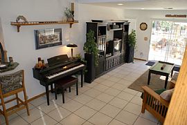 Great 3 Bedroom Home in  Great Neighborhood! in Castaic, CA (Photo 12 of 12)