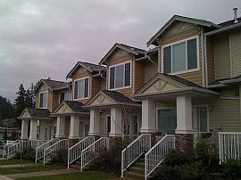 Newer 2 Bedroom Townhome has Lots to Offer  in Beaverton, OR