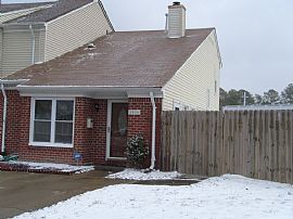 Private Two Master Bedroom Townhouse with Military Special in Virginia Beach, VA