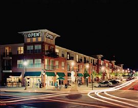 Elegant 3 Bedroom Apartment Home on Light Rail in Englewood, CO (Photo 4 of 9)