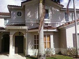 Adorable 2 BR, 2.5 BA, 2 Story Townhouse with Club House in Miami, FL