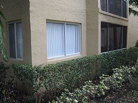 Freshly Painted 2 Bedroom Apartment in Great Location in Tamarac, FL