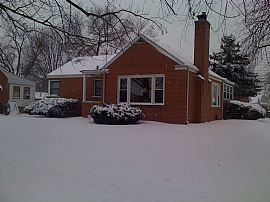 Welcome Home to This 2 Bedroom Home on Corner Lot! in Evergreen Park, IL