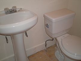 2nd Floor, 2 Br, 1 Ba Apartment Hom  - Near Metro Station in Baltimore, MD (Photo 5 of 7)