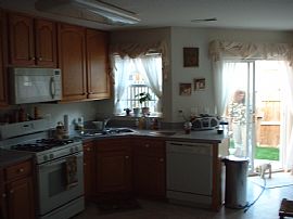 Furnished 2 Bedroom Townhouse - Planned Unit Development in South Riding, VA (Photo 2 of 6)