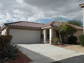 Sharp 3 Bedroom Home in Club West in Phoenix, AZ