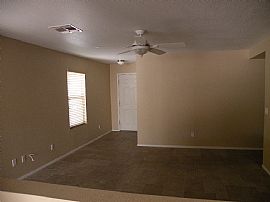 Sharp 3 Bedroom Home in Club West in Phoenix, AZ (Photo 3 of 7)