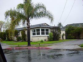 Nice 2 Bedroom Apartment in Duplex with Private Laundry Room in Sun Valley, CA (Photo 2 of 4)
