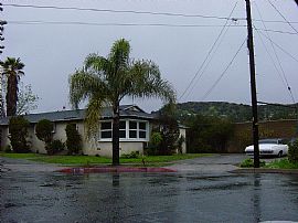 Nice 2 Bedroom Apartment in Duplex with Private Laundry Room in Sun Valley, CA (Photo 4 of 4)